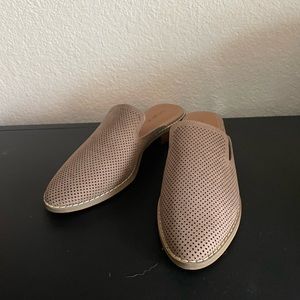 Nude Indigo Rd flats